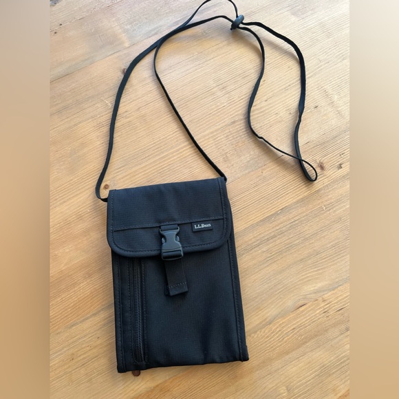 L.L. Bean Handbags - L.L. BeanBlack Crossbody
